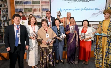 Абай өлеңдері 15 тілде: Семейде халықаралық поэзия фестивалі өтті