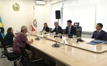 Жители Ауэзовского района Алматы встретились в Дарханом Сатыбалды