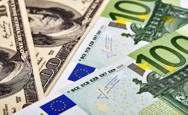 Курс евро и доллара в обменниках Астаны и Алматы 18 августа 2025