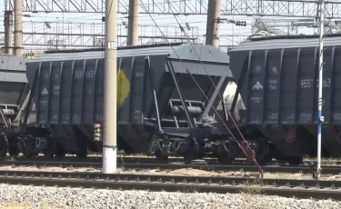 Шымкентте мектеп оқушысы пойыздың үстіне шығып, тоққа түсті