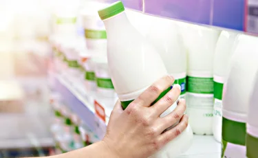 Магазинное молоко: польза или вред для здоровья?