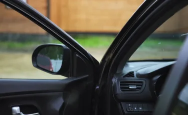 Мужчина избил знакомого и угнал его автомобиль: суд вынес приговор