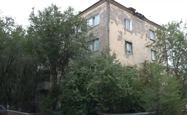 Астанада апатты үйден көшірілген тұрғындар жаңа пәтер сапасына наразы