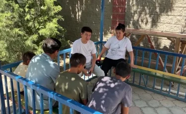 Өгей балаларын 5 жыл бойы ұрып, қорлық көрсеткен күдікті қамаққа алынды