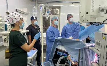 Алматинские ортопеды успешно прооперировали пациента с многократным вывихом плеча