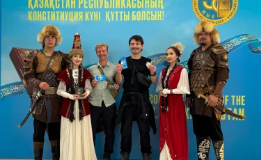 Алматы встречает туристов памятными сувенирами ко Дню Конституции