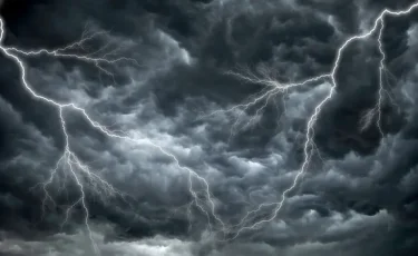 Хаос и паника: туристы пережили штормовой апокалипсис в России