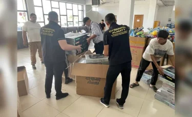 В Алматы полицейские изъяли контрафактные игрушки у предпринимателей