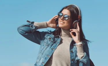 Вредно ли часто слушать музыку в наушниках