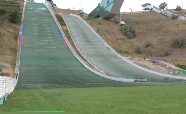 В Алматы стартовал Летний кубок РК по прыжкам на лыжах с трамплинов