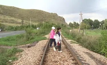 Опасный участок: в Усть-Каменогорске под поезд попали две женщины