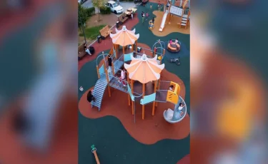 Алматының Алатау ауданында балаларға арналған жаңа ойын алаңы ашылды