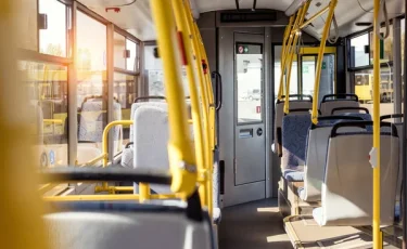 За драку ответила: пассажирка автобуса напала на женщину