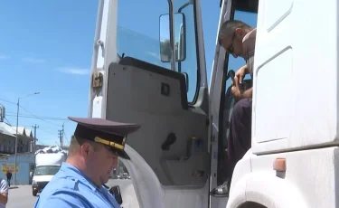 Түркістан облысында артық жүкпен жолға шыққан көліктерге айыппұл салынды