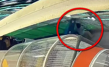 Ақтауда аттракционның бөлігі үш жасар баланың үстіне құлап кеткен