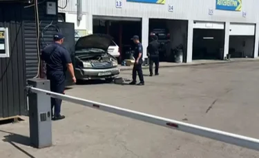 В поисках нарушителей: полицейские Алматы провели рейд в районе торгового центра Car City