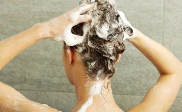 Как мыть голову, чтобы волосы дольше оставались чистыми