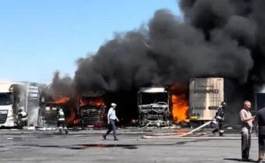 Бес жүк көлігі жанып кетті: шығын мөлшері есептеліп жатыр