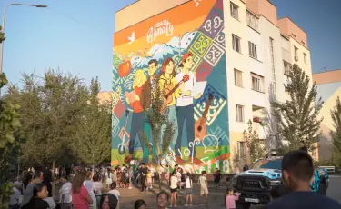 В честь Дня молодежи в Алматы открыли новый мурал
