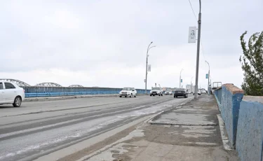 Семей қаласындағы ескі көпірдің асфальты толық жаңартылады