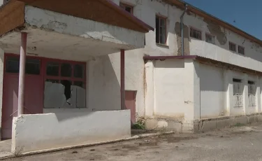 Аварийное здание: жители Тараза несколько лет ждут новый спортивный комплекс