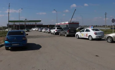 В Актобе повышение стоимости автогаза создало большие очереди на АЗС