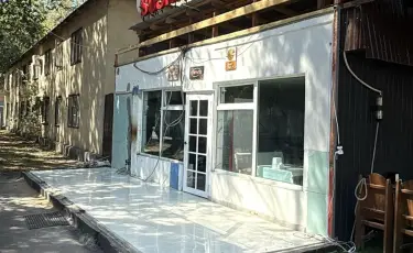 Алматыда кезекті заңсыз салынған қосалқы нысан сүріліп жатыр