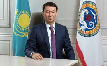 Дархан Сатыбалды алматылықтарды Конституция күнімен құттықтады