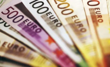 Курс евро и доллара в обменниках Астаны и Алматы 16 августа 2025