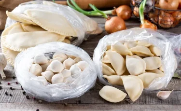 Пельмени, манты и котлеты: сколько стоят полуфабрикаты в разных городах Казахстана