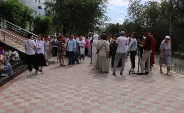 Кто кого не понял: в Актобе разгорелся скандал вокруг поступления в медколледж