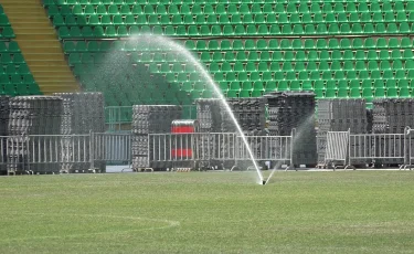 Дженнифер Лопес: еріктілер стадионды тазалап, үлгі көрсетті