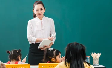 Президент «Педагог мәртебесі туралы» заңға ұстаз құқығын қорғау жөнінде өзгерістер енгізуді ұсынды