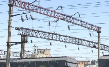 Опасная игра: 11-летнего мальчика ударило током на вокзале Шымкента