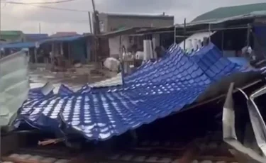 Атырау облысында дауыл соғып, бірнеше ғимарат бүлінді