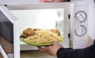 Вредно ли разогревать еду в микроволновке