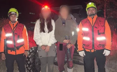 Девушка подвернула ногу на высоте 4300 метров на пике Сатпаева