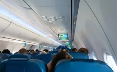 Застряли на борту: пассажиры провели в пути почти 29 часов