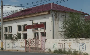 Спорт кешенін жауып тастады: Тараздағы Түрксіб елдімекенінің балалары қалаға барып шынығуға мәжбүр