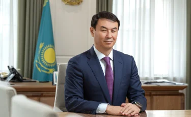 Дархан Сатыбалды поздравил алматинцев с Днем Конституции