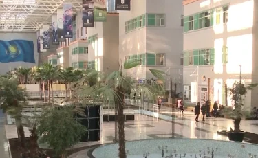 Трагедия в Астане: студентка Назарбаев Университета выпала из окна 12-го этажа общежития