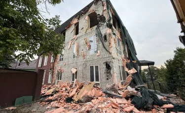 Крупный строительный объект сносят в Алматы