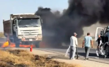 На трассе загорелся КамАЗ: водовоз предотвратил взрыв