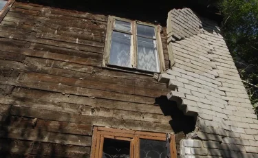 Қостанайда қос қабатты тұрғын үйдің қабырғасы опырылып түсті