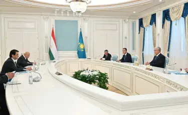 Глава государства встретился с председателем Маджлиси милли Маджилиси Оли Таджикистана