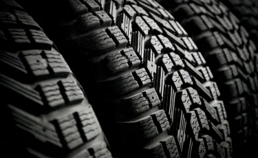 Меньше износ и лучше сцепка: какое давление должно быть в шинах зимой