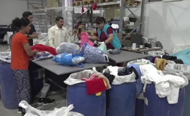 Қала келбеті: Алматыда ай сайын 30 тонна тоқыма қалдығы өңделеді