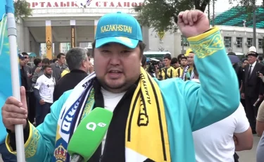 Футбольное настроение: болельщики уже собираются перед Центральным стадионом