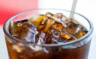 Плюсы и минусы газировки: что важно знать