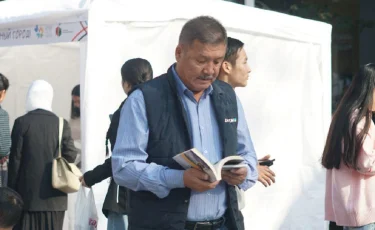 Жазушылармен жүздесу және қызықты іс-шаралар: Алматыда KitapFest-2025 қалай өтіп жатыр